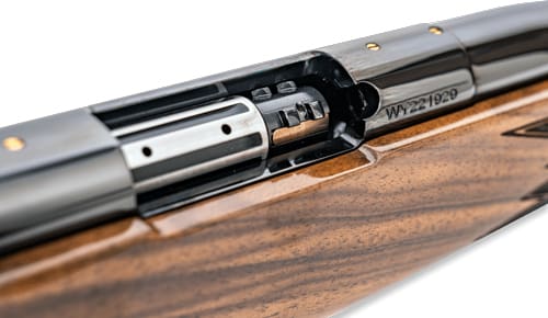 WEATHERBY MARK V DELUXE - VARMINTMASTER 22-250 WALNUT